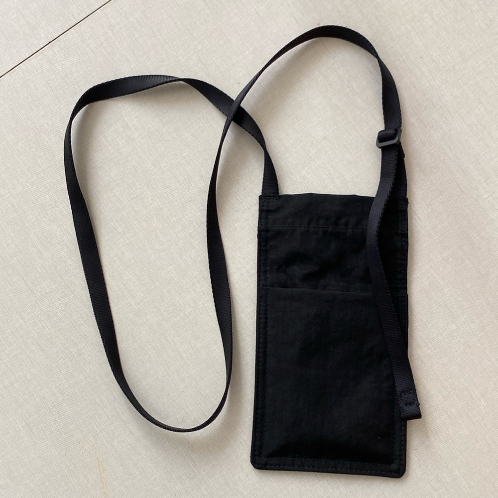 Baggu black phone sling with exterior slip pocket and snap interior pocket